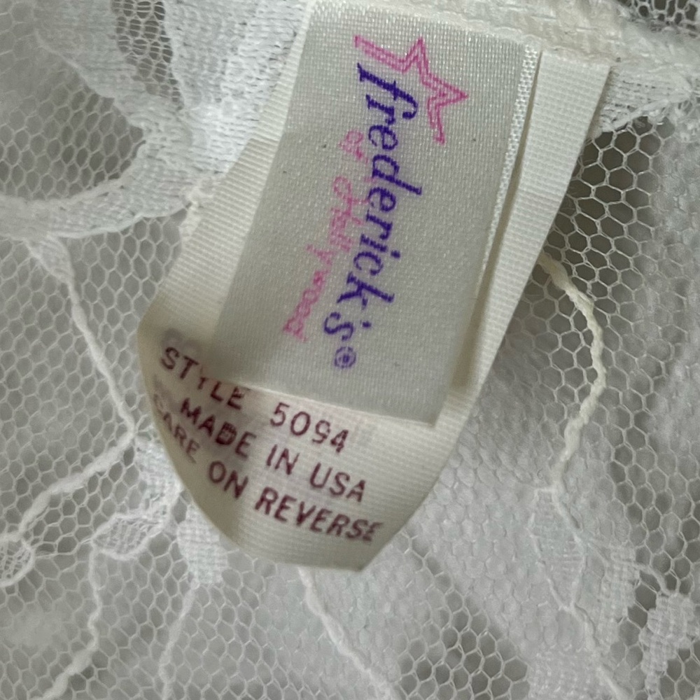 Frederick’s of Hollywood -Vintage 1980’s delicate, sheer lace robe, ruffle trim. - Picture 8 of 8